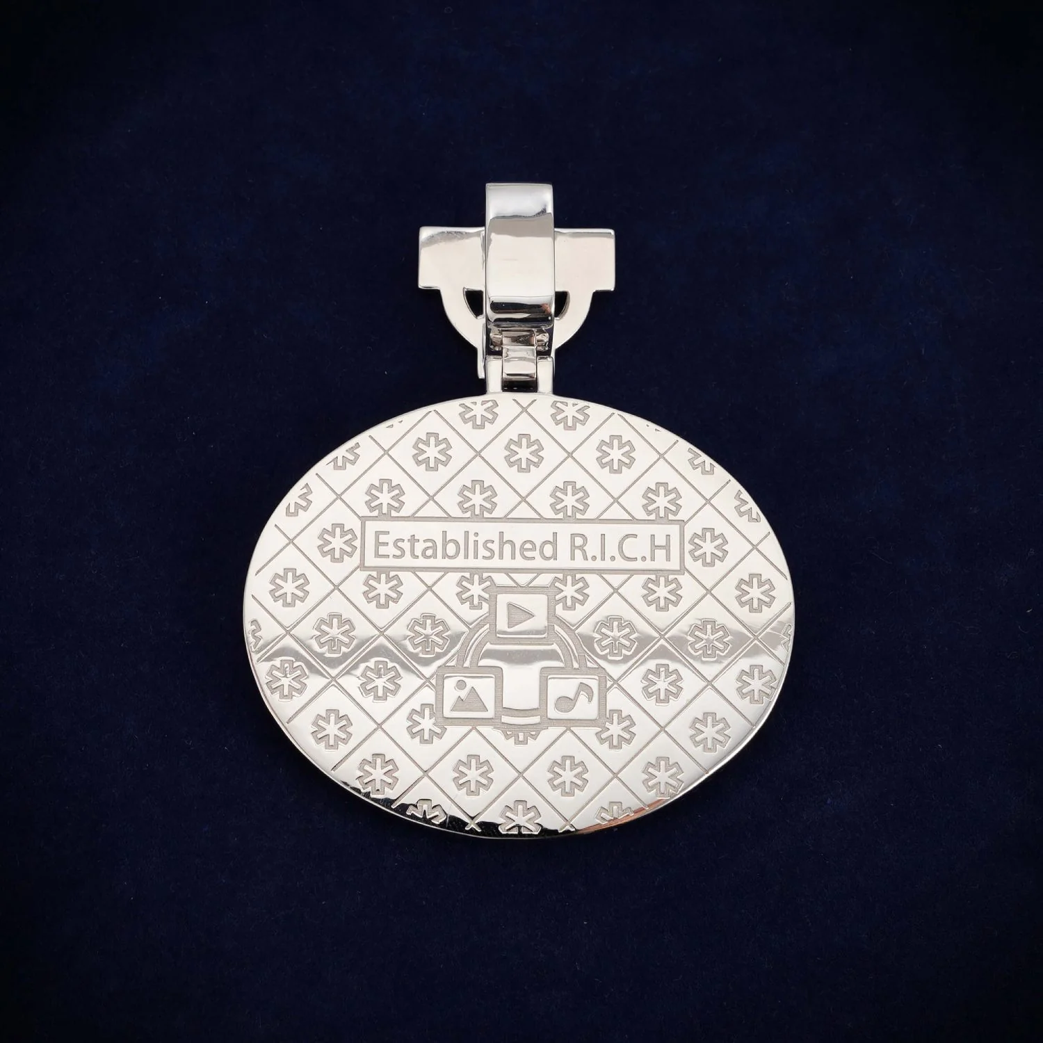 "E Ǝ" Custom Circle Moissanite Pendant 14K Gold - Image 3
